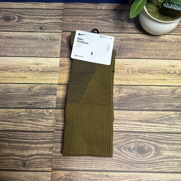 NWT Nike Men's Outdoor Cushion Wool Blend Crew Socks Size Large (DQ6450-300) - Picture 1 of 8
